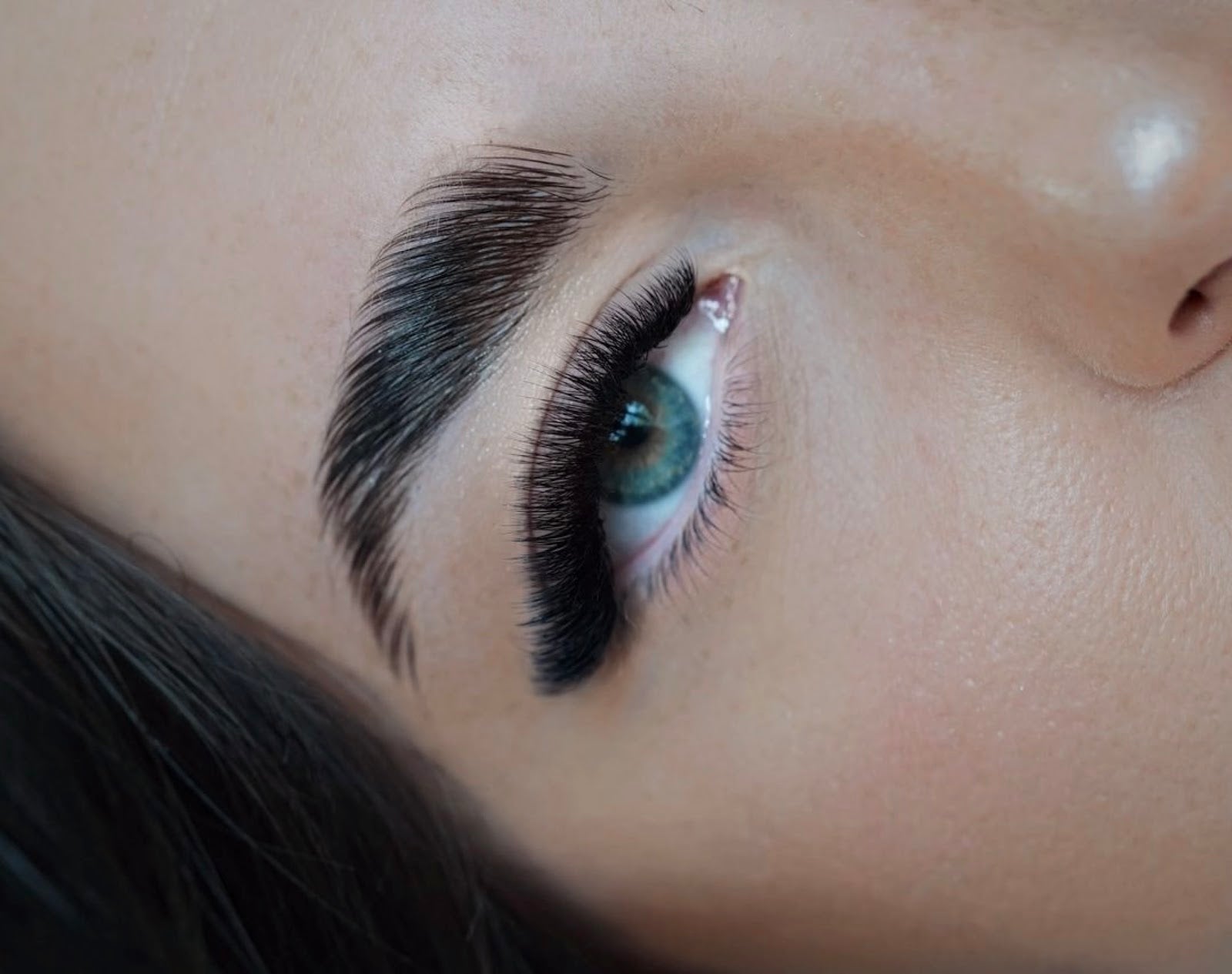 Your Guide to Mega Volume Lashes