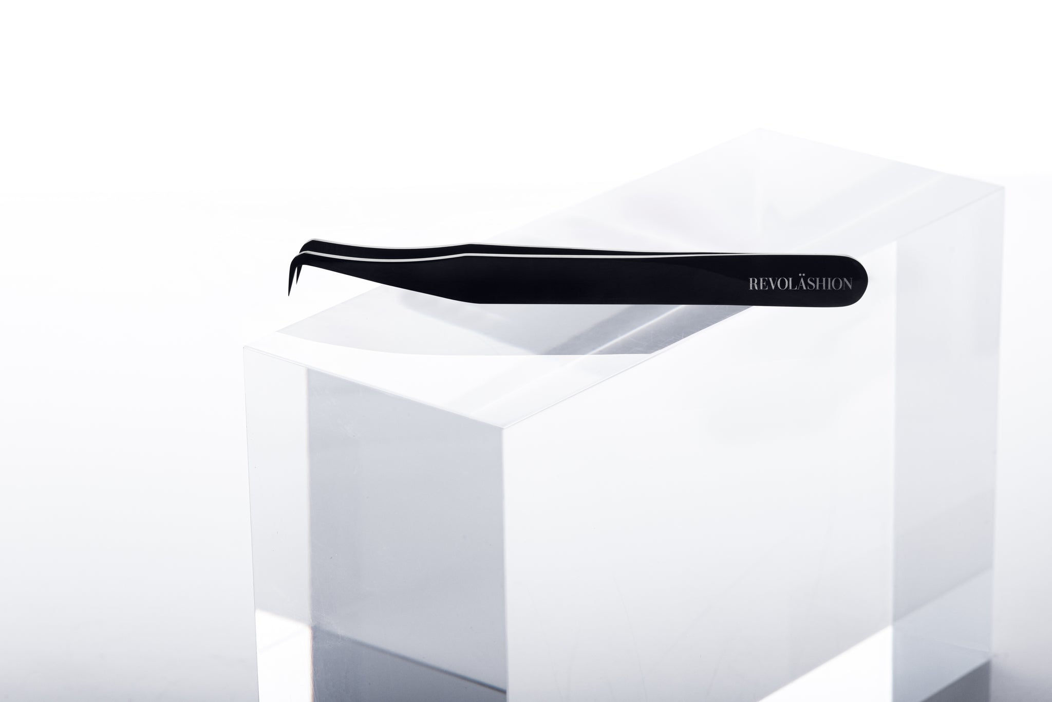 Carré Light Volume Tweezer