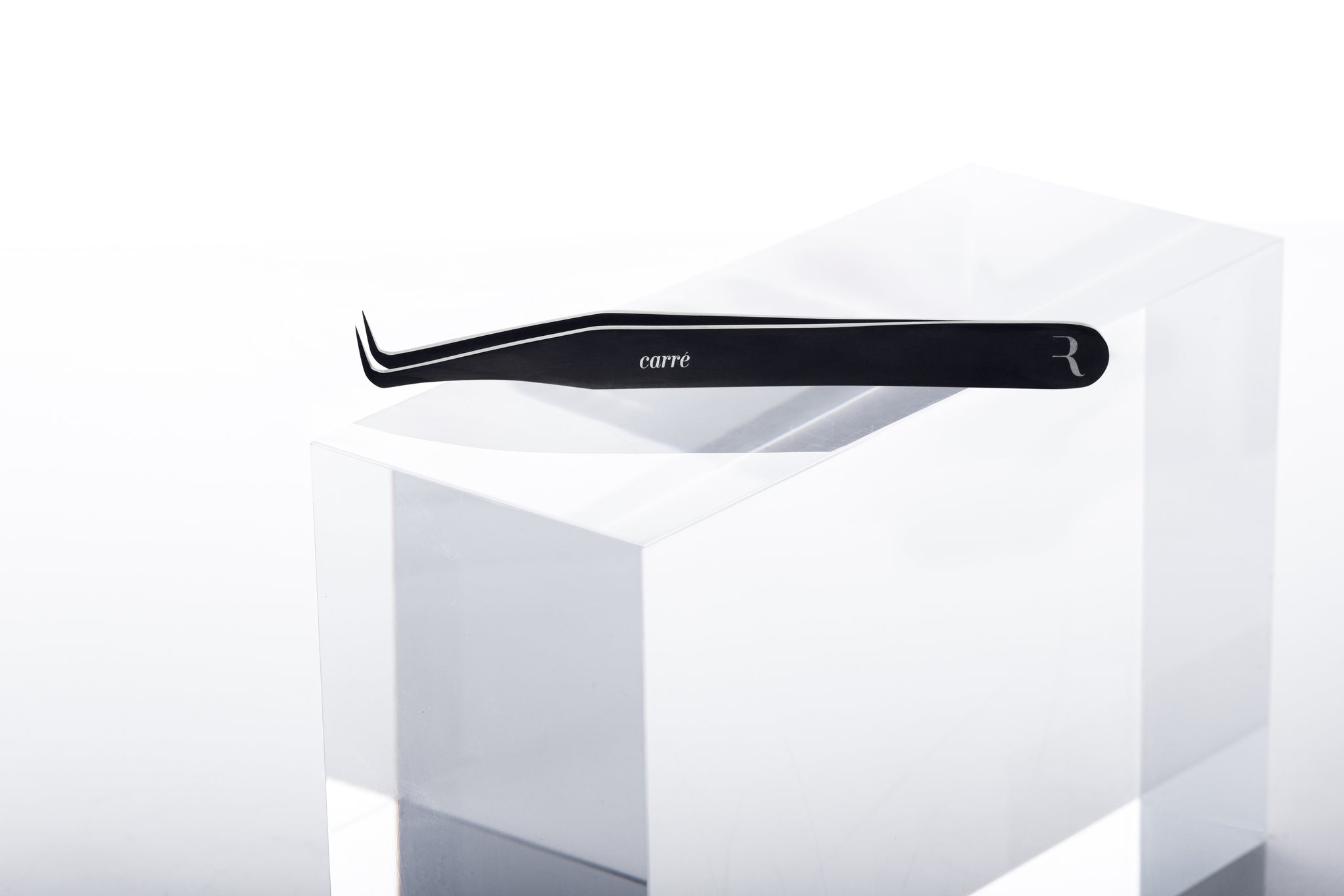 Carré Light Volume Tweezer