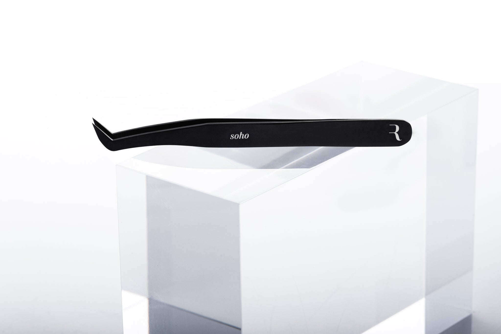 Soho Mega Volume Tweezer